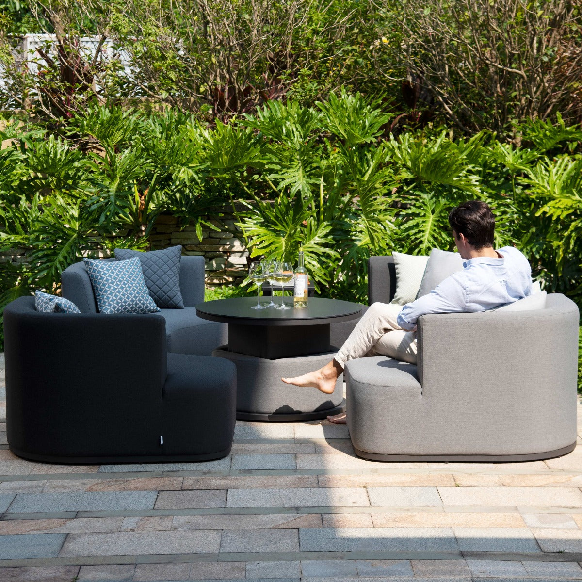 Maze - Outdoor Fabric Snug Lifestyle Suite with Rising Table - Flanelle & Charcoal